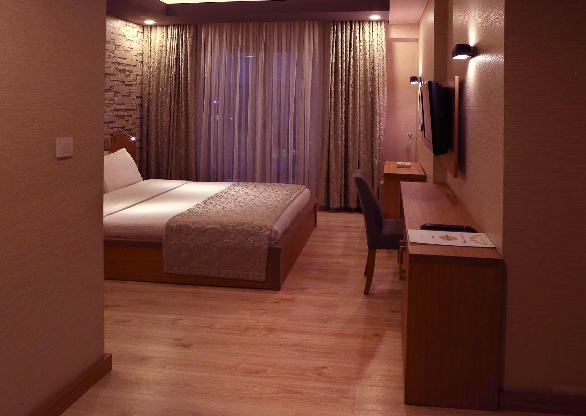 Imperial Park Hotel Ізміт Екстер'єр фото