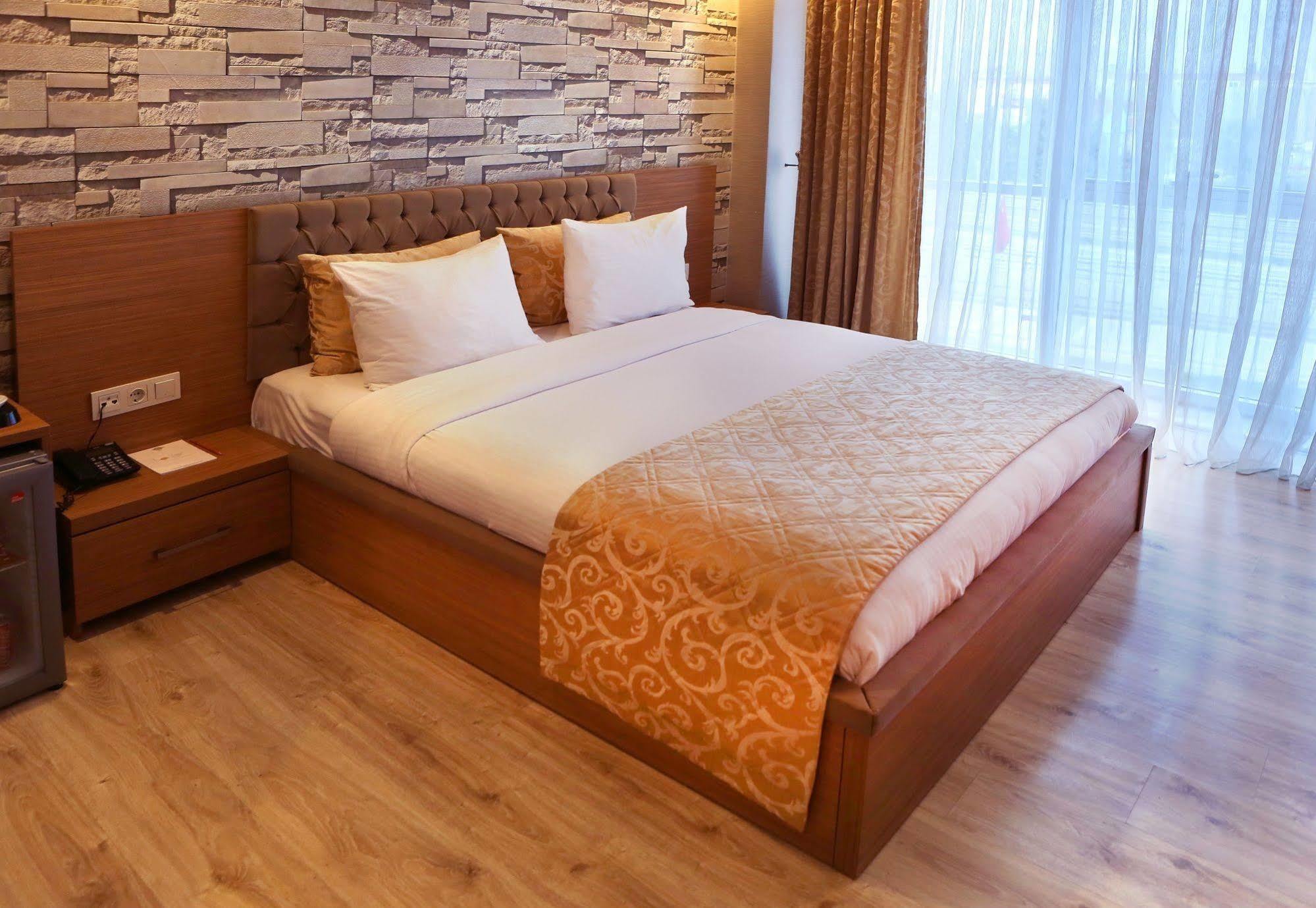 Imperial Park Hotel Ізміт Екстер'єр фото