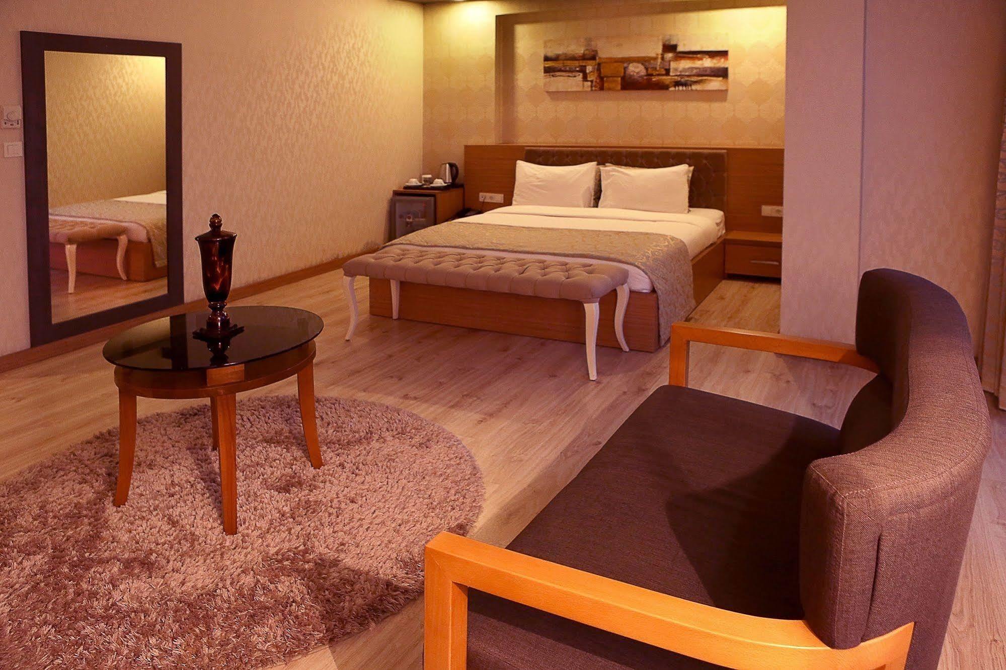 Imperial Park Hotel Ізміт Екстер'єр фото