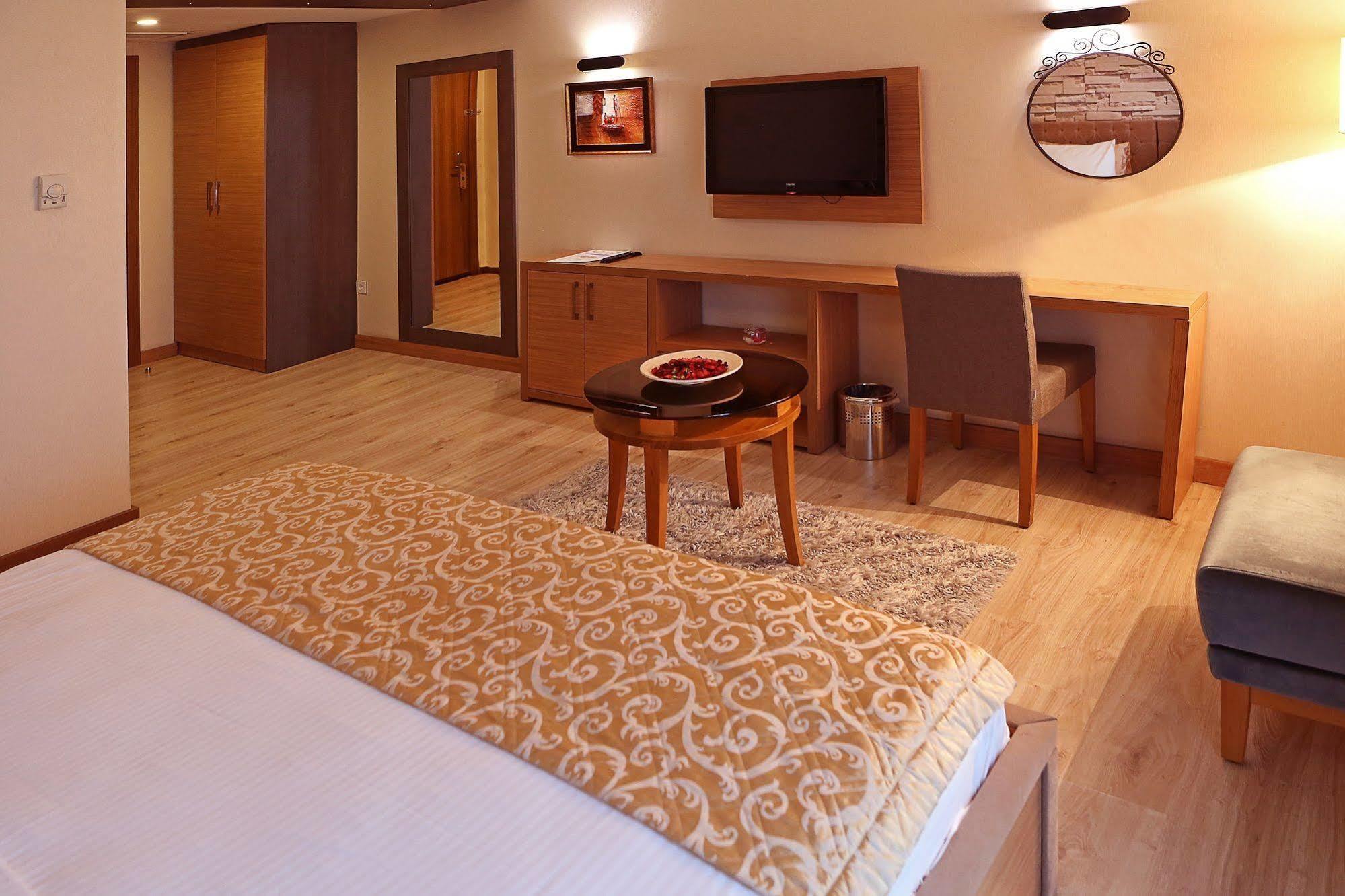 Imperial Park Hotel Ізміт Екстер'єр фото